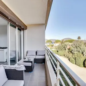 3-rooms-with-sea-view-terraces-in-peace.fr-provencehotel.com/